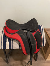 Load image into Gallery viewer, 18” Red Black Treeless Saddle