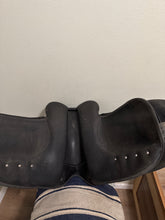 Load image into Gallery viewer, 16” Wintec Dressage Saddle