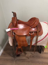 Load image into Gallery viewer, 15.5” Dakota Roping Western Saddle