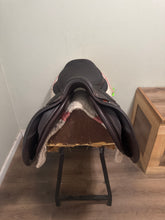 Load image into Gallery viewer, 17.5” CWD SE001 English Jump Saddle