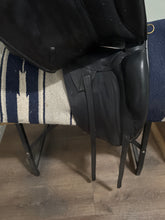 Load image into Gallery viewer, 17.5” JRD Bella Dressage Saddle