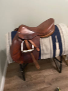 17.5” Devoucoux Bairritz Jump Saddle