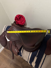 Load image into Gallery viewer, 17.5” CWD 2022 SE3 Jump Saddle