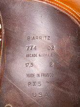 Load image into Gallery viewer, 17.5” Devoucoux Biarritz Jump English Saddle
