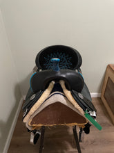 Load image into Gallery viewer, 16.5” Black High Horse Barrel Saddle