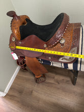 Load image into Gallery viewer, 15.5” Circle Y Western Saddle