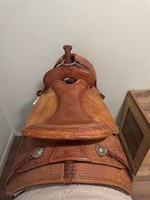 Load image into Gallery viewer, 16.5” Dale Chavez Western Saddle