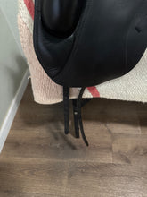 Load image into Gallery viewer, 17” Custom Advantage Monoflap Dressage Saddle