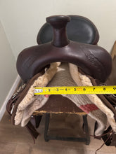 Load image into Gallery viewer, 17” High Horse Daisetta Hybrid Western Saddle