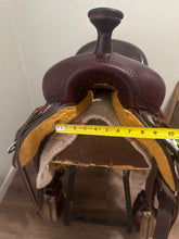 Load image into Gallery viewer, 17” Cashel Trail Saddle