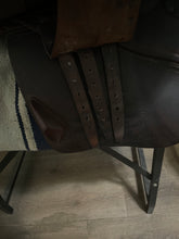 Load image into Gallery viewer, 17.5” CWD 2Gs Jump Saddle