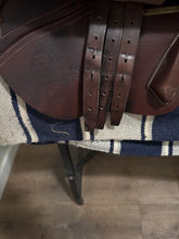 Load image into Gallery viewer, 17.5” CWD 2022 SE3 Jump Saddle