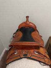 Load image into Gallery viewer, 16” Circle Y Pioneer Flex Western Saddle