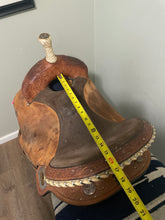 Load image into Gallery viewer, 15.5” Circle Y Western Barrel Saddle