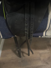 Load image into Gallery viewer, 17.5&quot; County AP Adjustable Dressage Saddle