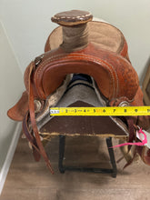 Load image into Gallery viewer, 15” Roping Western Saddle