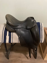 Load image into Gallery viewer, 17” DK Air Flock Monoflap Dressage Saddle