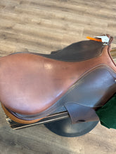 Load image into Gallery viewer, 17” Pessoa Jump Saddle