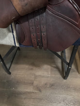Load image into Gallery viewer, 17” CWD SE02 2009 Jump Saddle