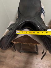 Load image into Gallery viewer, 17.5” Karl Nuerdersuss Dressage Saddle