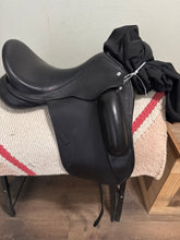 Load image into Gallery viewer, 17” Custom Advantage Monoflap Dressage Saddle