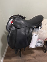 Load image into Gallery viewer, 19” Reactor Pannel VSD Summit Dressage Saddle