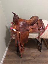 Load image into Gallery viewer, 15” Lee's Feed Western Saddle