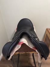 Load image into Gallery viewer, 16.5” Equipe Custom Monoflap Dressage Saddle