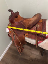 Load image into Gallery viewer, 15” Lee's Feed Western Saddle