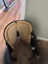 Load image into Gallery viewer, 15” Blk Big Horn Hybrid Western Saddle