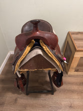 Load image into Gallery viewer, 15” Crates Western Saddle