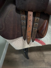 Load image into Gallery viewer, 17.5” Devoucoux Biarritz Jump English Saddle
