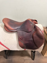 Load image into Gallery viewer, 17.5 Stubben Portos AP English Saddle