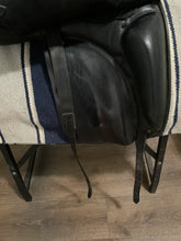 Load image into Gallery viewer, 17.5” Prestige 2000 Dressage Saddle