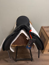 Load image into Gallery viewer, 17.5” Passier Dressage Saddle