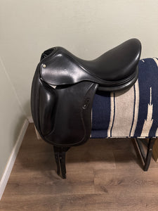 17.5” CWD Monoflap Dressage Saddle