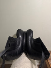Load image into Gallery viewer, 18" Cardhu Monoflap Dressage Saddle