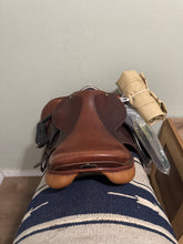 Load image into Gallery viewer, 16.5” Pessoa Rodrigo English Saddle