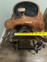 Load image into Gallery viewer, 14.5” Circle Y Barrel Saddle