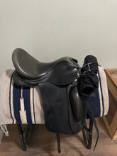 Load image into Gallery viewer, 16” M Toulouse Dressage Saddle