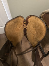 Load image into Gallery viewer, 13” Porter Western Saddle