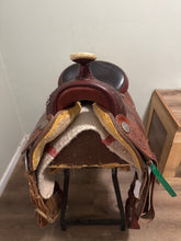 Load image into Gallery viewer, 16.5 Circle Y Arabian Equitation Saddle