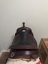 Load image into Gallery viewer, 17” High Horse Daisetta Hybrid Western Saddle