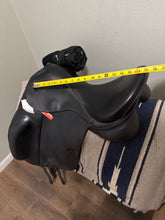 Load image into Gallery viewer, 17.5” W Trilogy Dressage Saddle