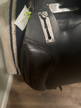 Load image into Gallery viewer, 17.5&quot; County AP Adjustable Dressage Saddle