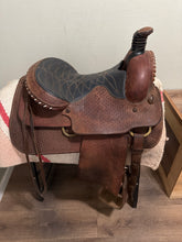 Load image into Gallery viewer, 16” Western Roping Saddle