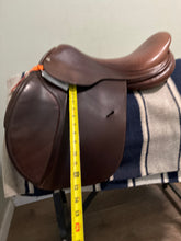 Load image into Gallery viewer, 17” Barnsby Jump Saddle