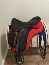 Load image into Gallery viewer, 18” Red Black Treeless Saddle
