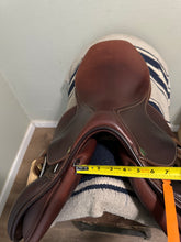 Load image into Gallery viewer, 17” Prestige Jump Saddle