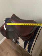 Load image into Gallery viewer, 17.5” CWD 2Gs Jump Saddle